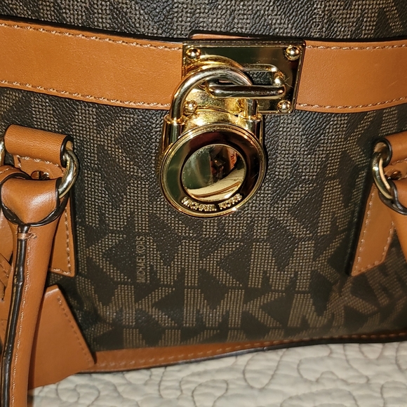 Small MK purse - Picture 8 of 13